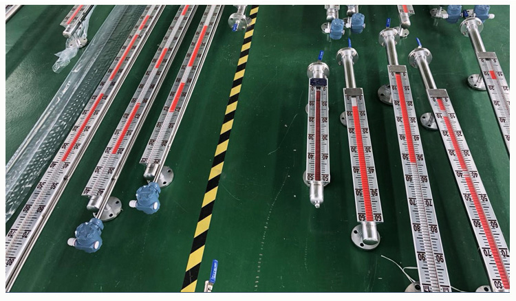 側裝磁翻板液位計產(chǎn)品圖